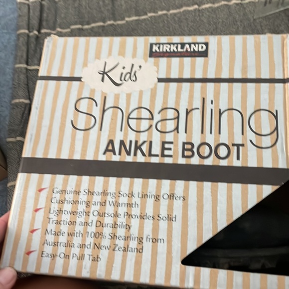 Kids shearling ugg black boot size 4 - Picture 8 of 8